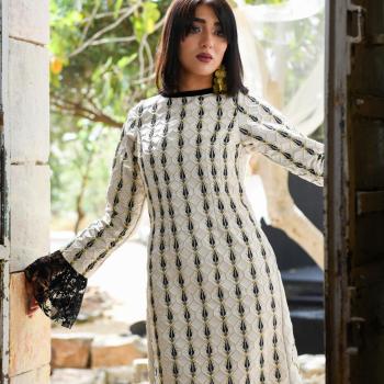 فستان السرو الذهبي — 1