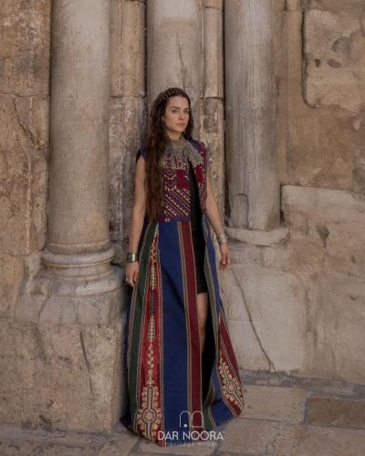 Majdal long vest