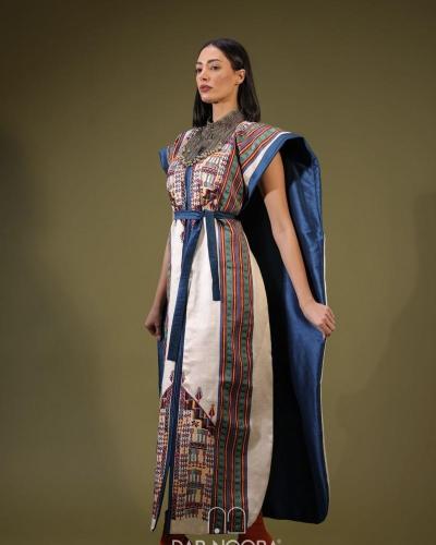Loose-fitting royal blue dress with embroidery