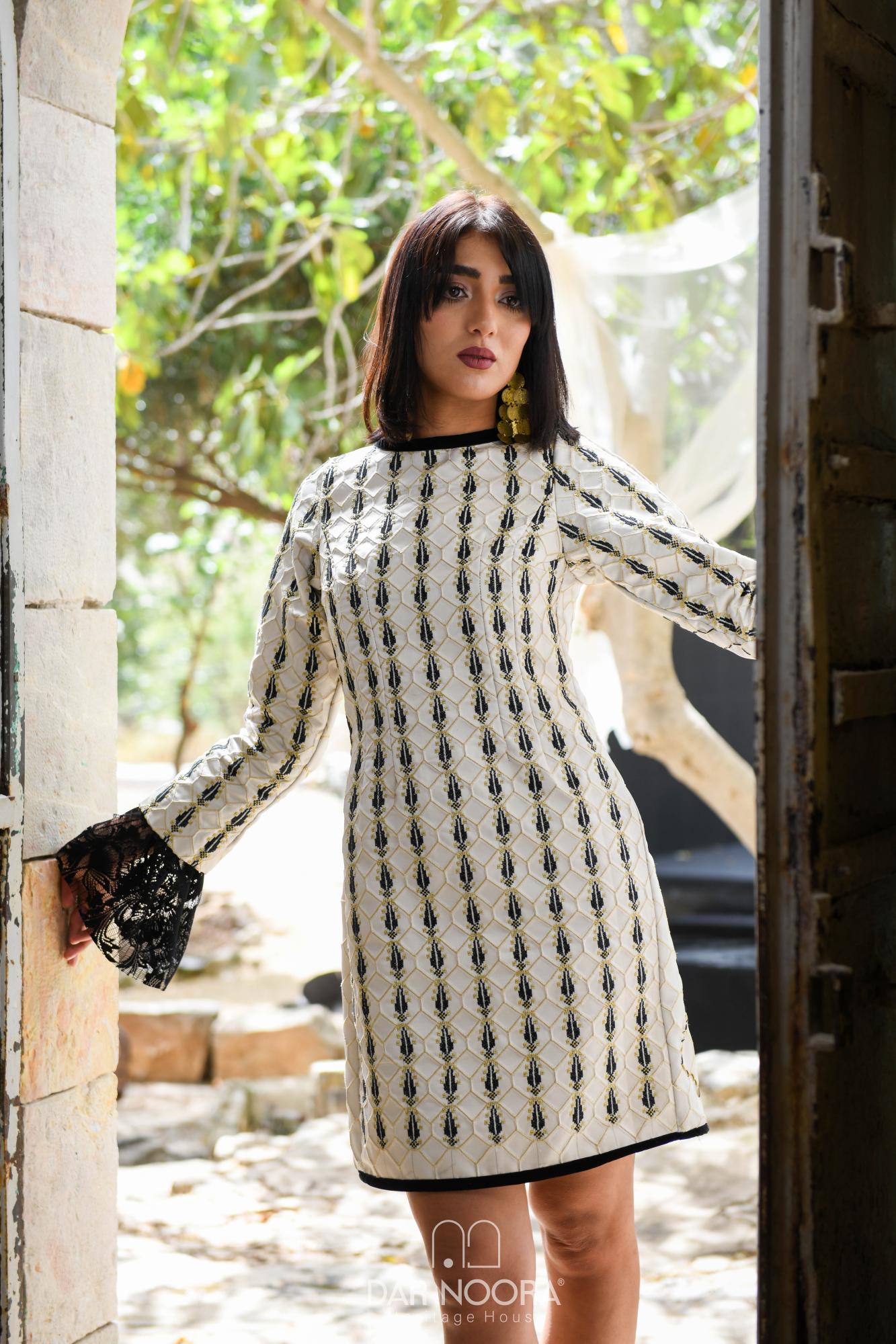 فستان السرو الذهبي فستان السرو الذهبي